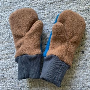 Patagonia infant mittens- 6-12 months